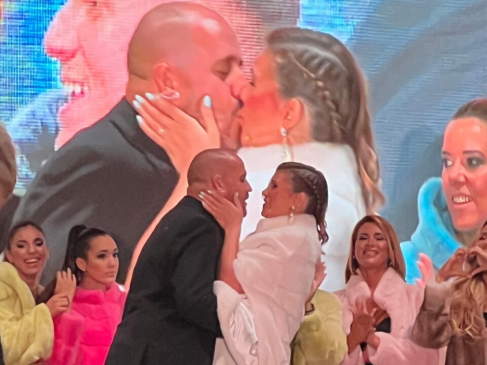 Mar&iacute;a Jes&uacute;s Ruiz y Curro Rodr&iacute;guez durante su boda en el desfile, a 10 de septiembre de 2023, en Ponferrada (Espa&ntilde;a).
FAMOSOS;DESFILE;HIJAS;BODA;MODA
Europa Press Reportajes / Europa Press
10/9/2023