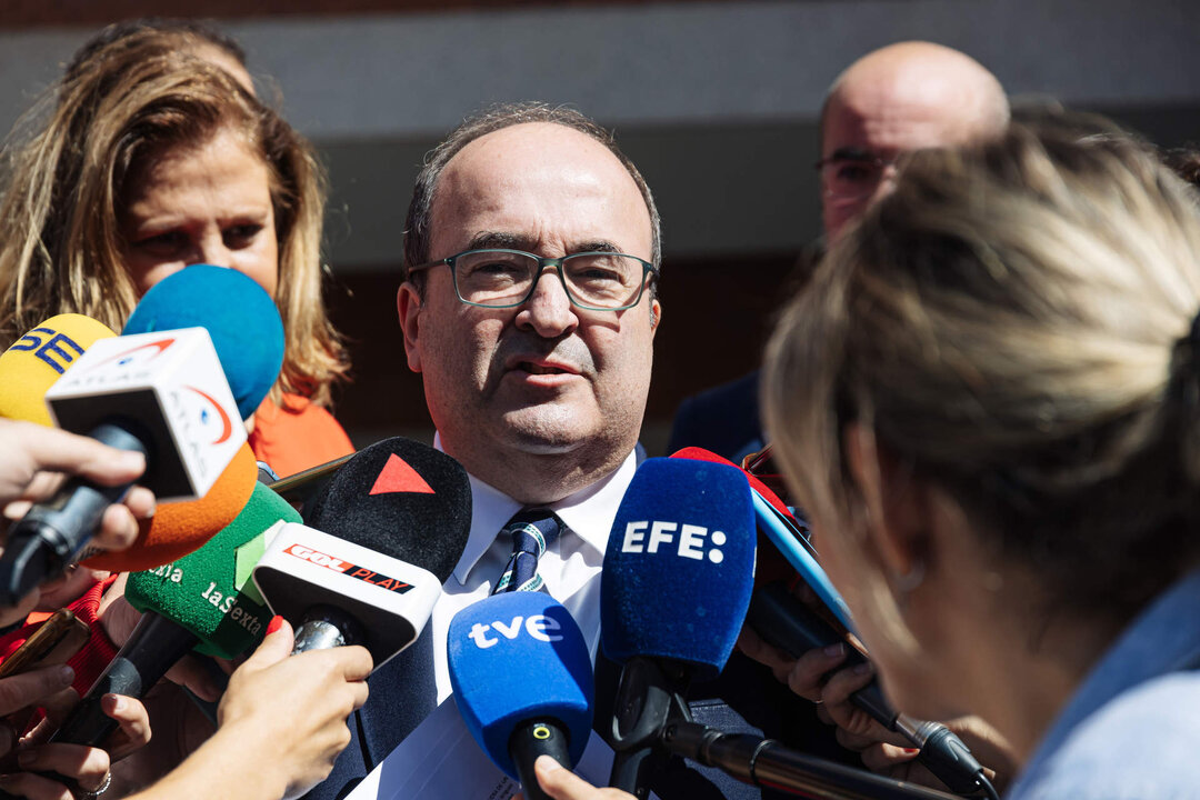 El ministro de Cultura y Deporte en funciones, Miquel Iceta, atiende a los medios, en una foto de archivo.