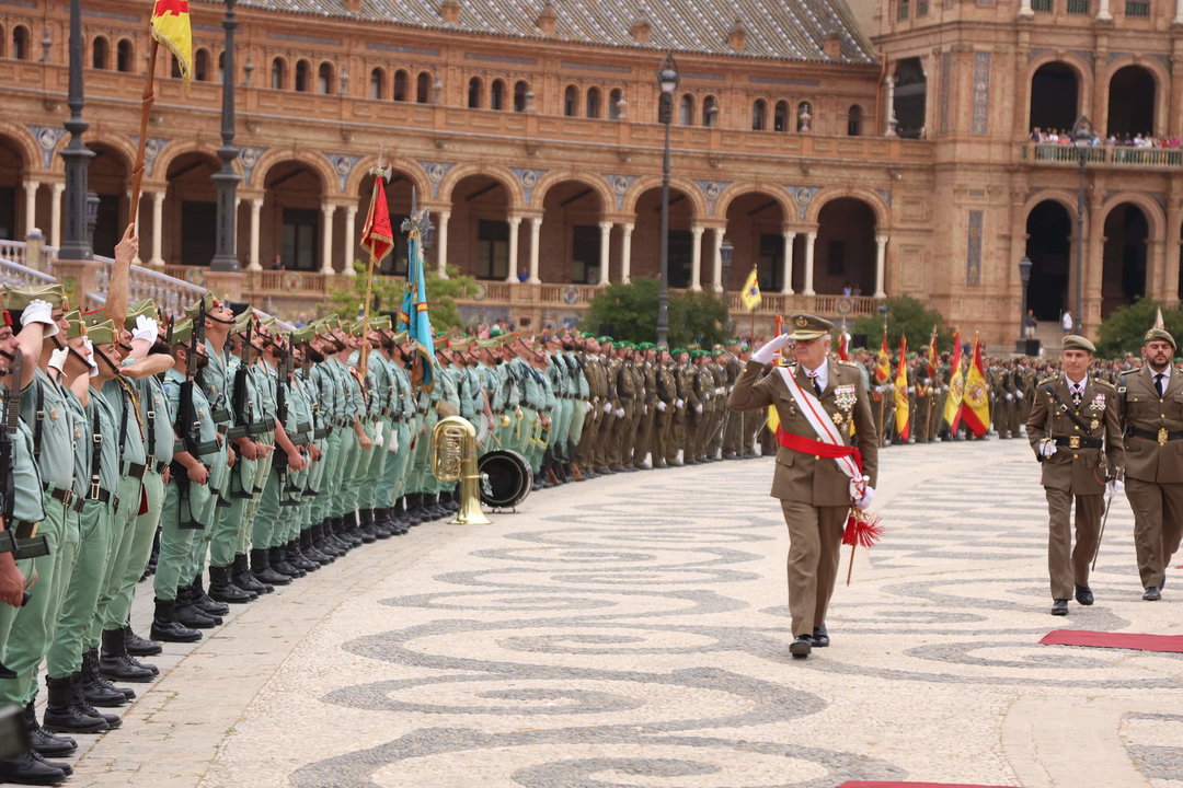El teniente general de la Fuerza Terrestre, José Rodríguez García, en una jura de bandera civil en Sevilla (Foto: Joaquín Corchero / Europa Press).