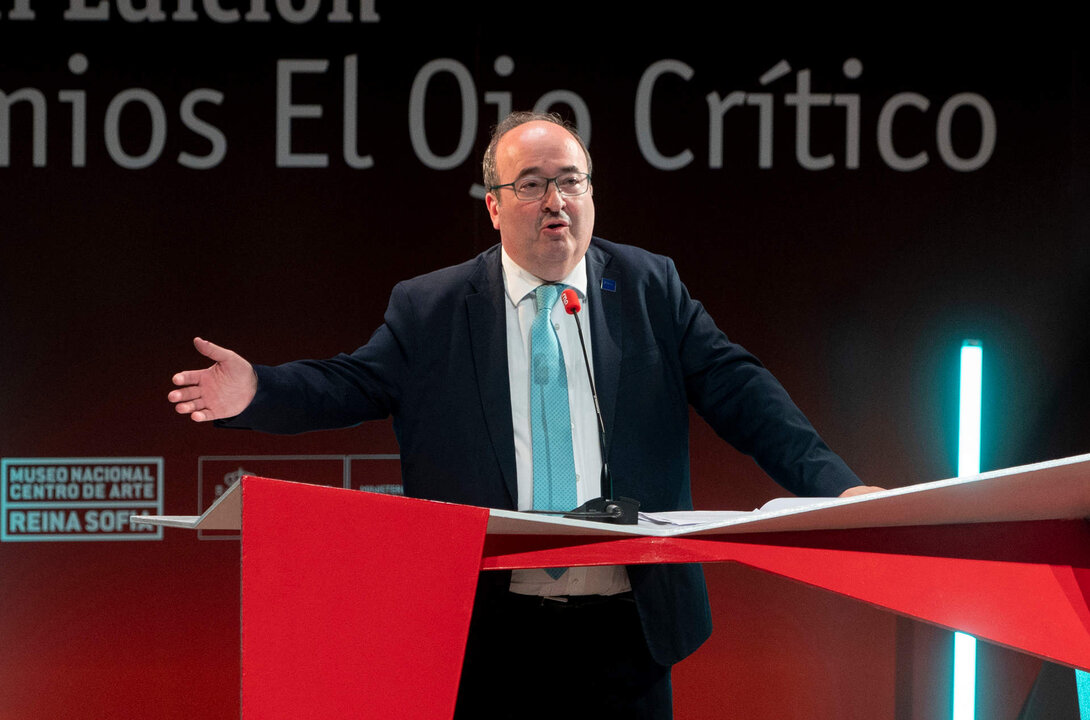 El ministro de Cultura y Deporte, Miquel Iceta, interviene en la XXXIII edici&oacute;n de los Premios &lsquo;El Ojo Cr&iacute;tico&rsquo; de RNE, en el Museo Reina Sof&iacute;a, a 5 de junio de 2023, en Madrid.