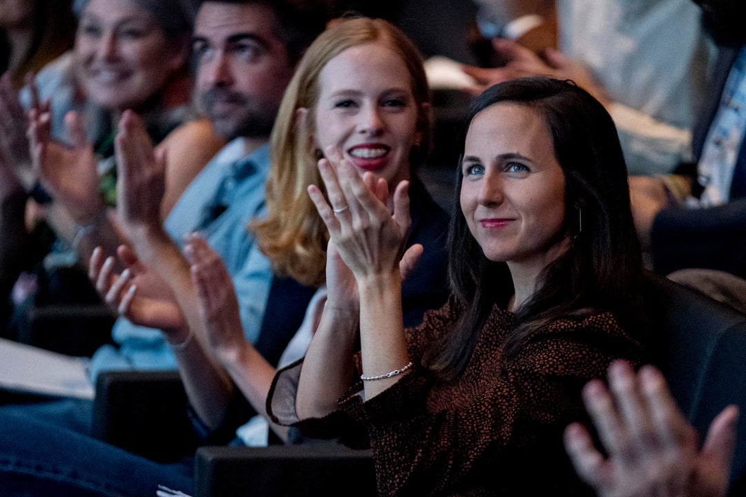 Archivo - La secretaria general de Podemos, Ione Belarra (d), y la secretaria de Estado para la Agenda 2030, Lillith Vestrynge (i), durante el acto de aniversario del Consejo de la Juventud de España, en CaixaForum Madrid, a 2 de septiembre de 2023, (Espa