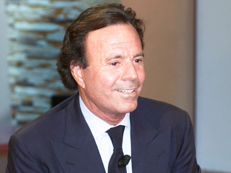 Silencio de Netflix sobre la serie de Julio Iglesias.