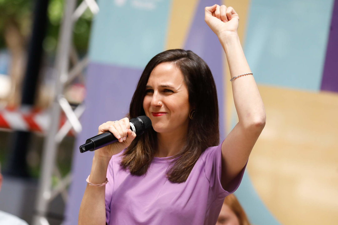 La ministra de Derechos Sociales y Agenda 2030, Ione Belarra, interviene durante un acto de campaña de Podemos, en la pérgola de San Basilio de Murcia, a 25 de mayo de 2023, en Murcia, Región de Murcia.