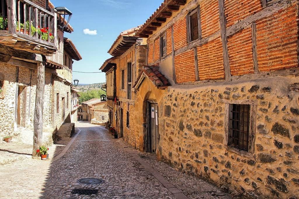 Pueblos con más encanto: Viaja a Calatañazor en Soria.