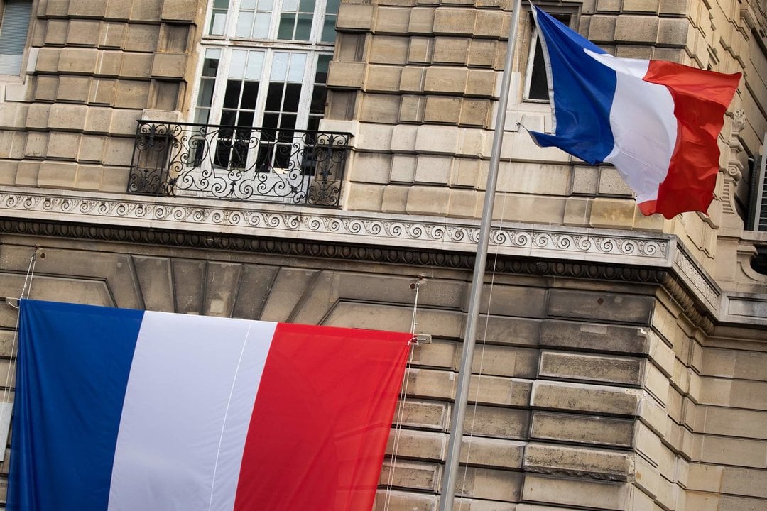 Banderas de Francia en París.