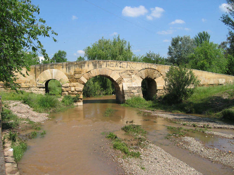 Puente romano sobre el arroyo Pedroches.