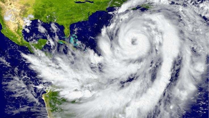 España en alerta por la llegada de un huracán de categoría 4.