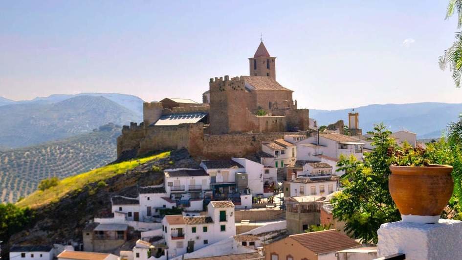 Pueblos con más encanto: Viaja a Iznájar en Andalucía.