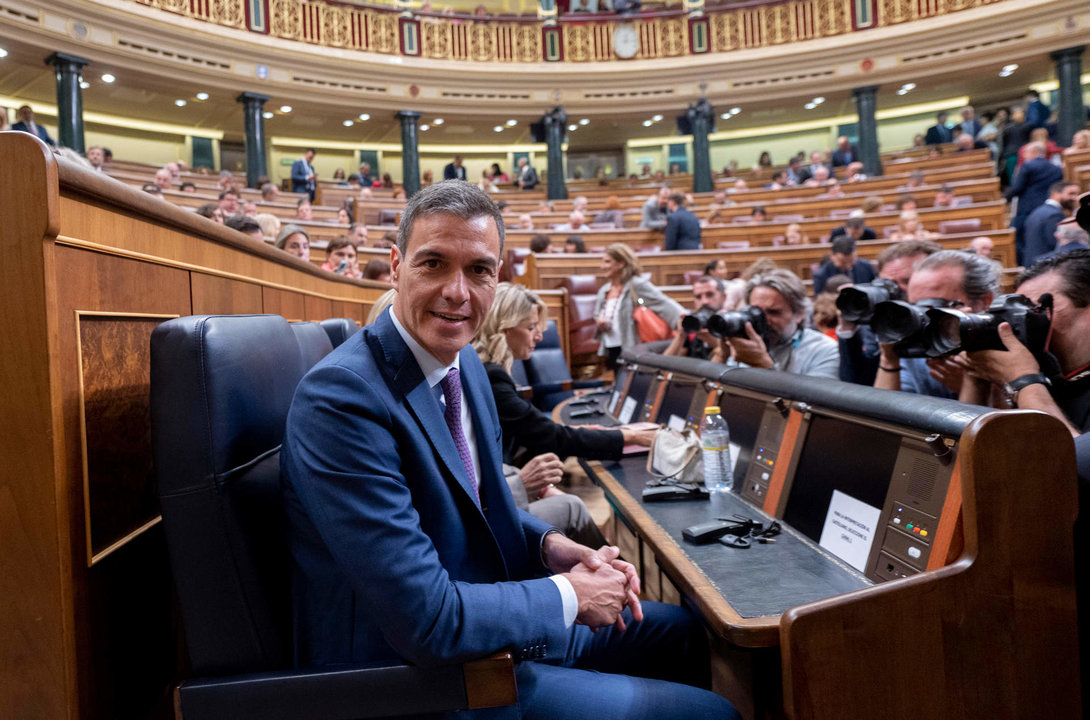 Archivo - El presidente del Gobierno en funciones, Pedro Sánchez en la investidura de Núñez Feijóo.