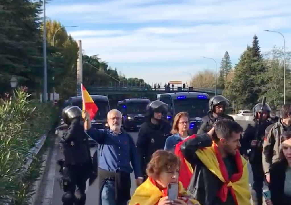 Los manifestantes que han intentado llegar a La Moncloa abandonan la A-6, que se reabre al tráfico
