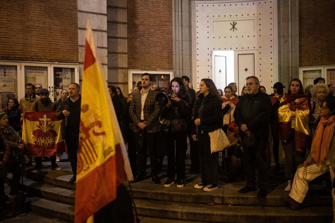 Cargar máis
Decenas de personas durante una manifestación contra la amnistía frente a la sede del PSOE en Ferraz, a 20 de noviembre de 2023, en Madrid (España).