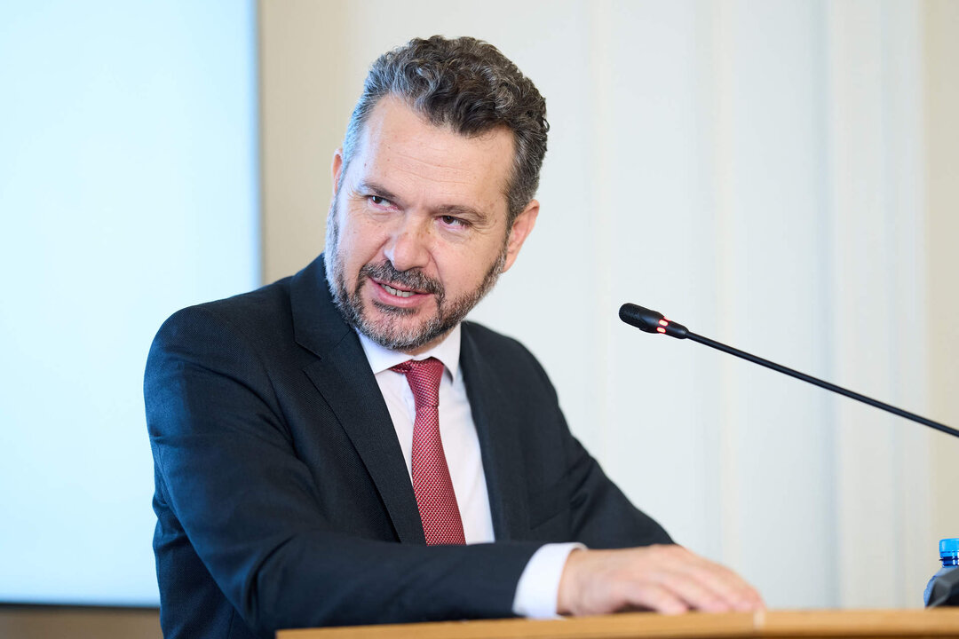 23/6/23  SANTANDER
uimp 
XL Seminario de APIE. La econom&iacute;a de la Democracia. De la transici&oacute;n y la entrada en la UE hasta la crisis de la pandemia

Rodrigo Buenaventura, presidente de la Comisi&oacute;n Nacional del Mercado de Valores (CNMV)

FOTO: Juan Manuel Serrano Arce
