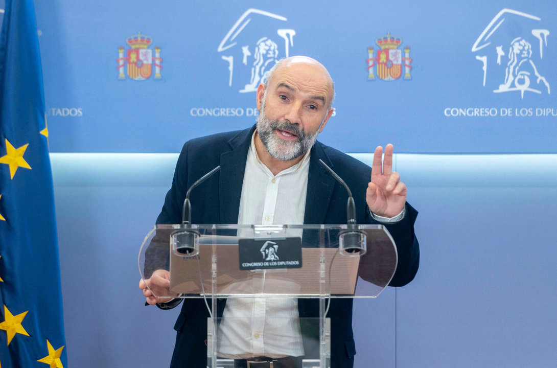 El diputado de BNG Néstor Rego, ofrece una rueda de prensa tras reunirse con el presidente del Gobierno en funciones, durante su ronda de contactos, a 10 de octubre de 2023, en Madrid.