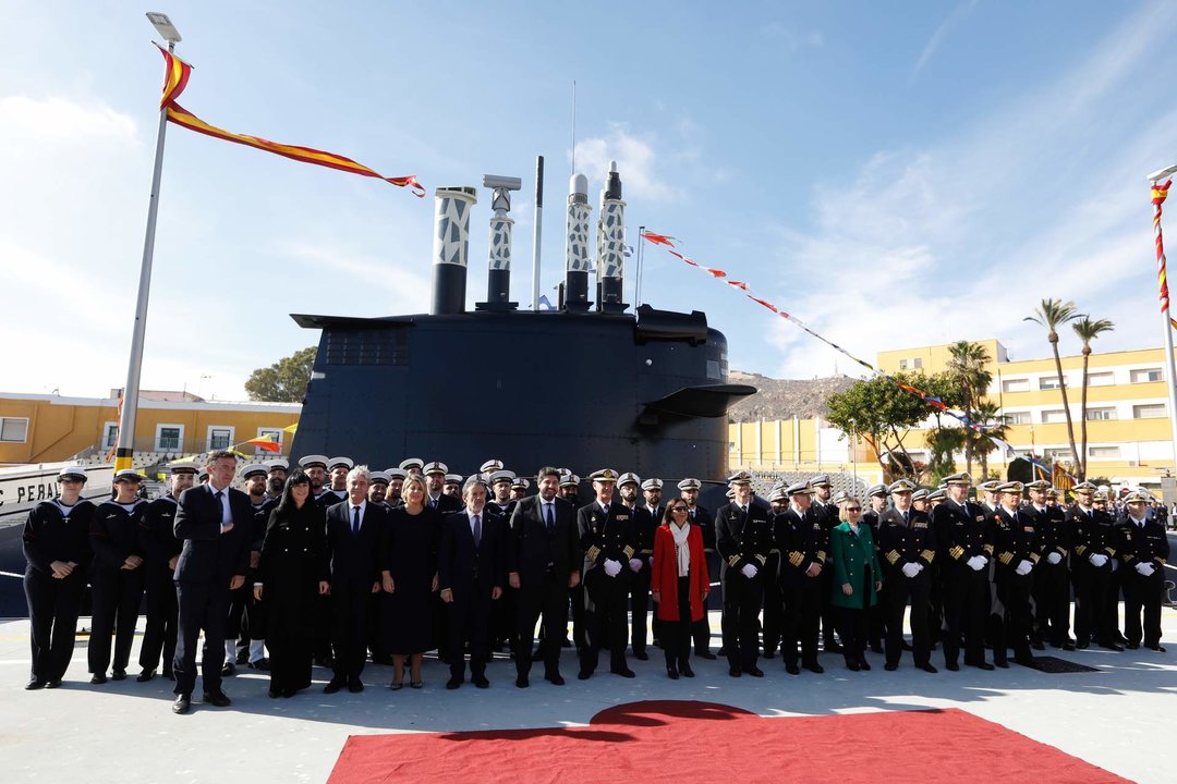 30-11-23 La Ministra de Defensa, Margarita Robles junto al presidente de la región, Fernando López Miras han presidido el acto de entrega a la Armada del submarino Isaac Peral S-81 por parte de Navantia