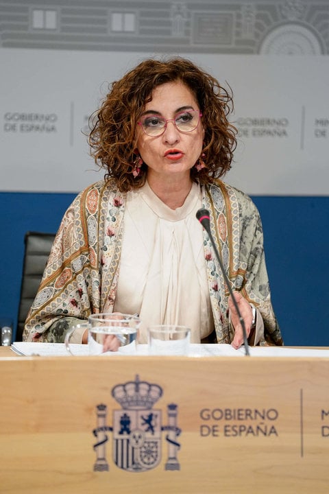 Archivo - La vicepresidenta cuarta y ministra de Hacienda, María Jesús Montero.