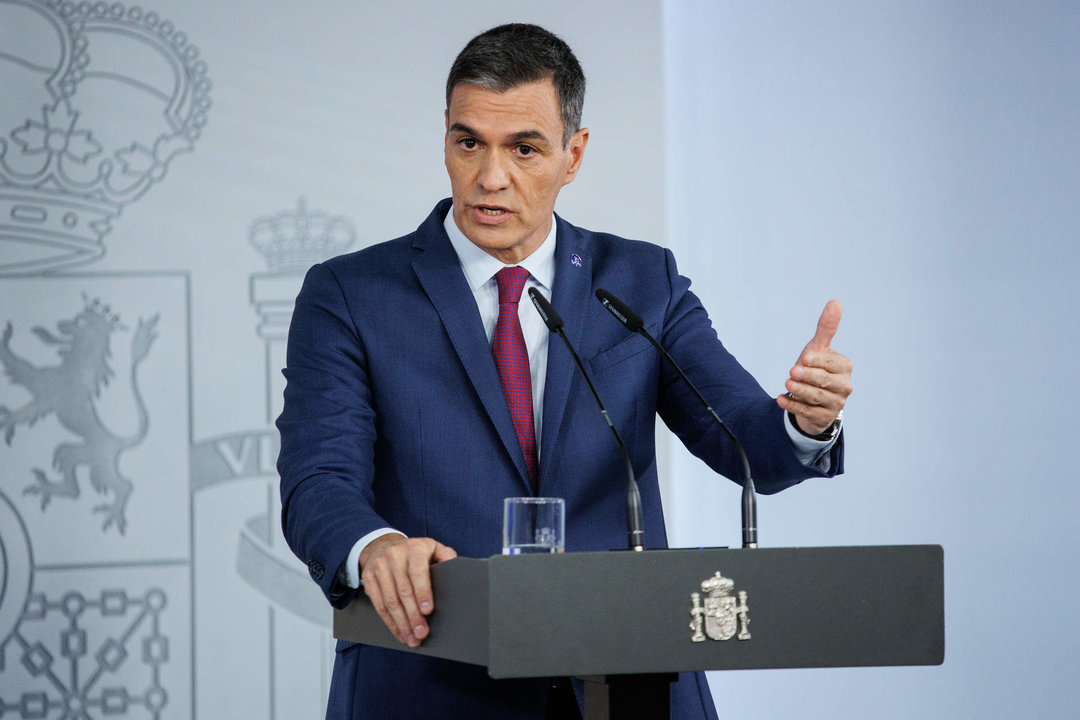El presidente del Gobierno en funciones, Pedro Sánchez, ofrece una rueda de prensa tras reunirse con el Rey Felipe VI, en el Complejo de la Moncloa, a 3 de octubre de 2023, en Madrid.