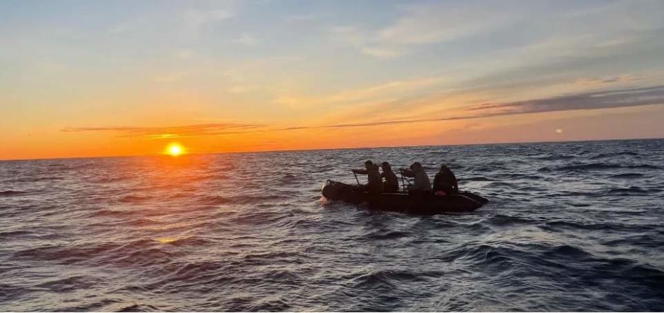 Prueba de evasión en barca del Curso de Aptitud de Guerra Naval Especial (Foto: Armada).
