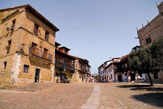 Pueblos con más encanto: 
Viaja a Santillana del Mar en Cantabria