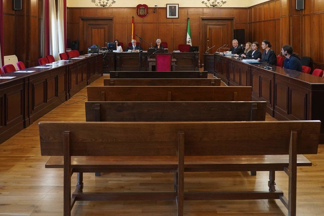 Archivo - Sala de la Audiencia Provincial donde se celebra un juicio con jurado popular. Foto: EP