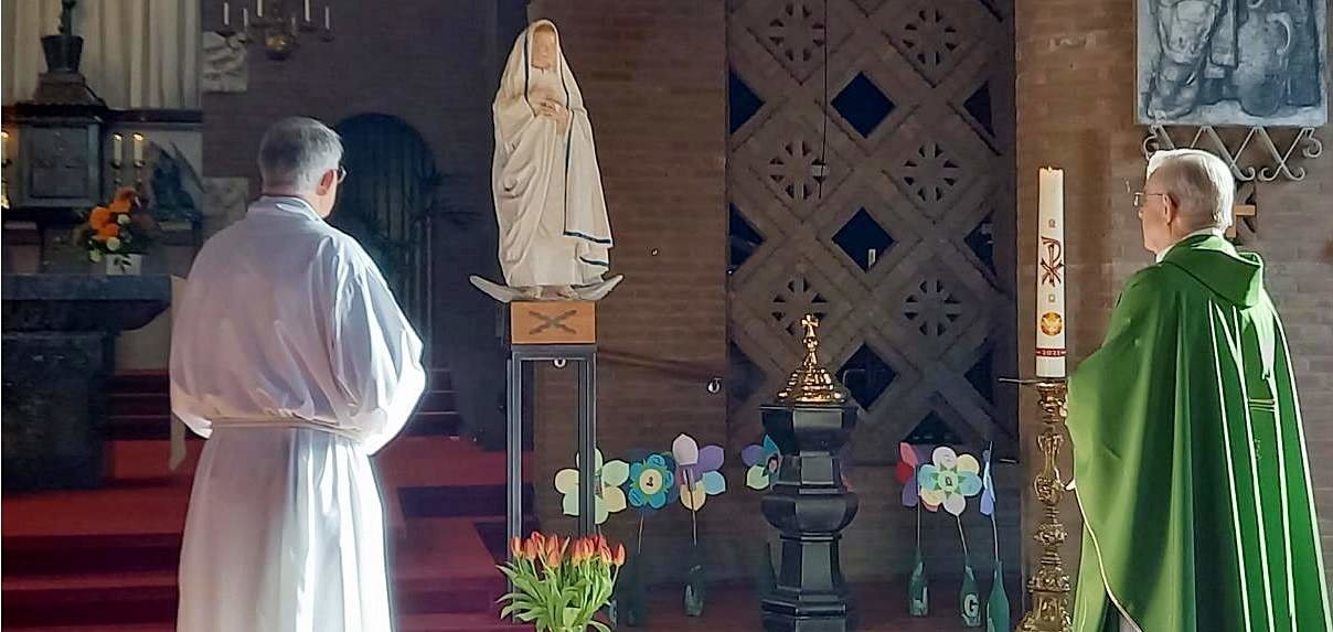 La nueva imagen de la Inmaculada Concepción, en la iglesia de Empel.