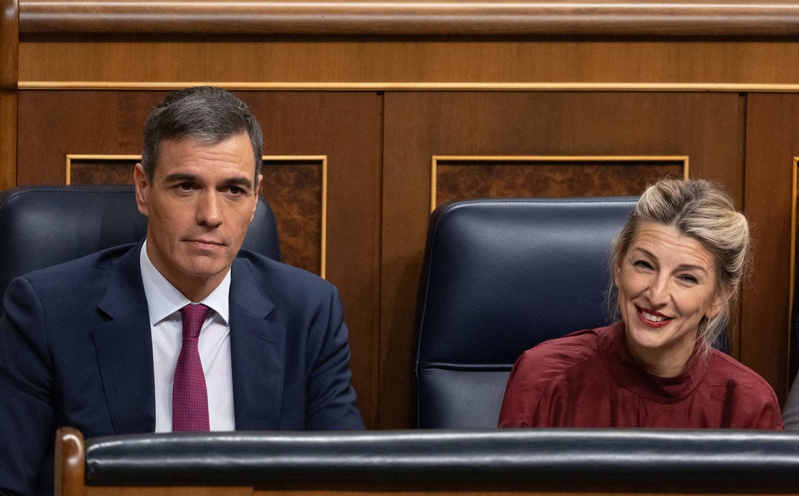 El presidente del Gobierno, Pedro Sánchez, y la vicepresidenta segunda y ministra de Trabajo, Yolanda Díaz, durante una sesión de control al Gobierno en el Congreso de los Diputados.