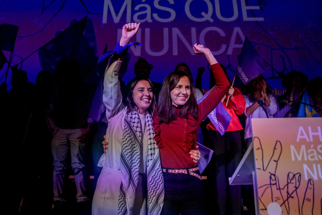Ione Belarra e Irene Montero durante un acto de Podemos, en el Palacio de la Prensa.
