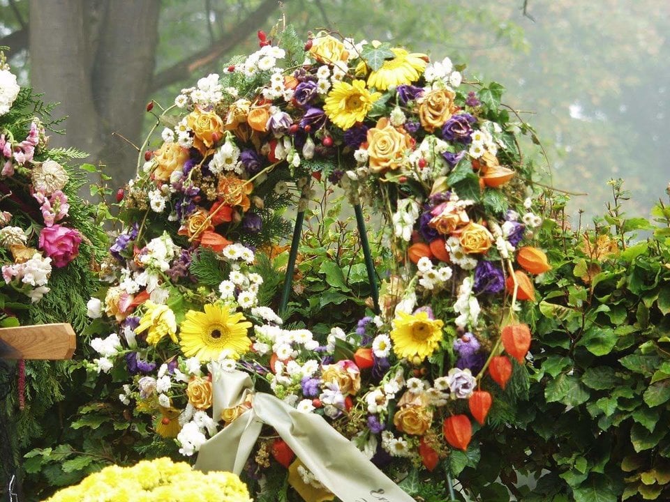 Enviocoronas: el portal líder en el envío de flores funerarias a todos los tanatorios de España