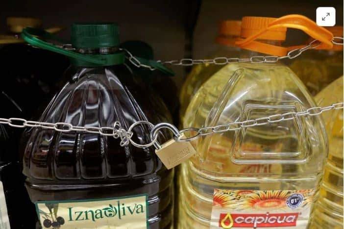 Los supermercados españoles bloquean el aceite de oliva a medida que aumentan los hurtos