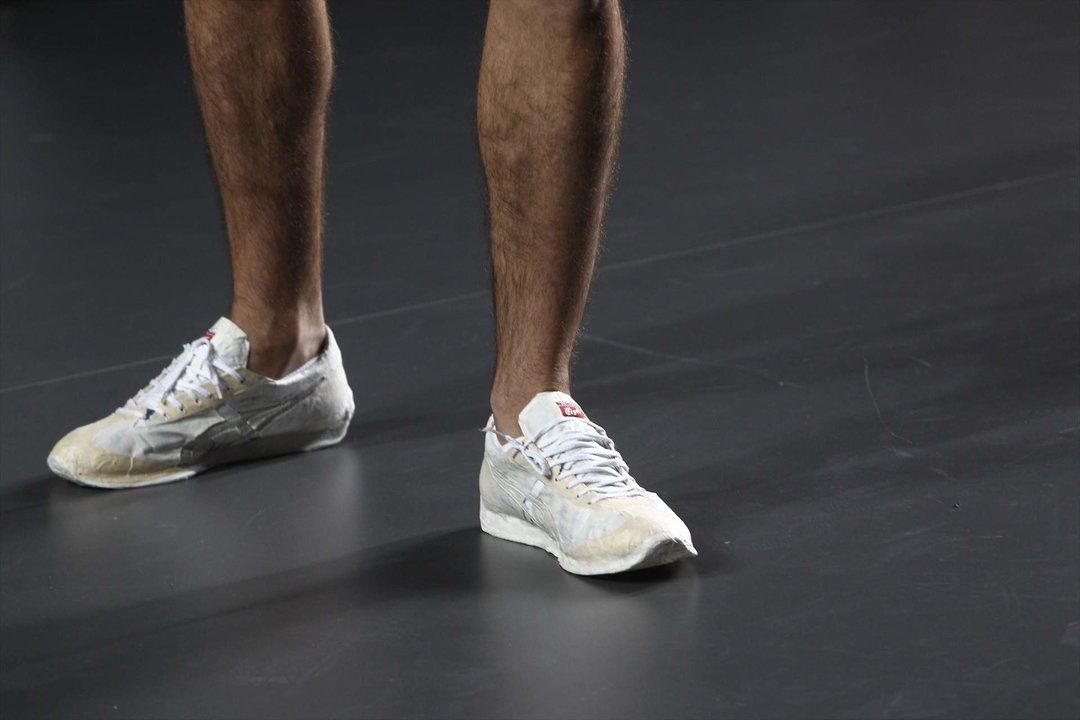 Siete zapatillas blancas hechas en España que son la solución a