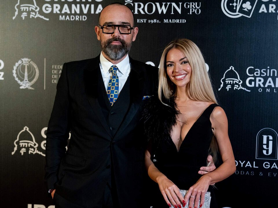 Risto Mejide y Natalia Almarcha durante los premios Antenas de Oro 2023, en el Gran Casino, a 25 de noviembre de 2023, en Aranjuez, Madrid (Espa&ntilde;a). La Federaci&oacute;n de Asociaciones de Radio y Televisi&oacute;n de Espa&ntilde;a (ARTVE) celebra en esta edici&oacute;n el 50&ordm; aniversario de sus galardones Antenas de Oro. Con motivo de este aniversario, la Federaci&oacute;n ARTVE entrega un premio extraordinario, con el que rinde homenaje a los pioneros de la radio y la televisi&oacute;n, adem&aacute;s de conceder una Antena de Oro Extraordinaria al Rey Felipe VI. Las Antenas de Oro son reconocimientos a la labor period&iacute;stica y t&eacute;cnica.
A. P&eacute;rez Meca / Europa Press
(Foto de ARCHIVO)
25/11/2023