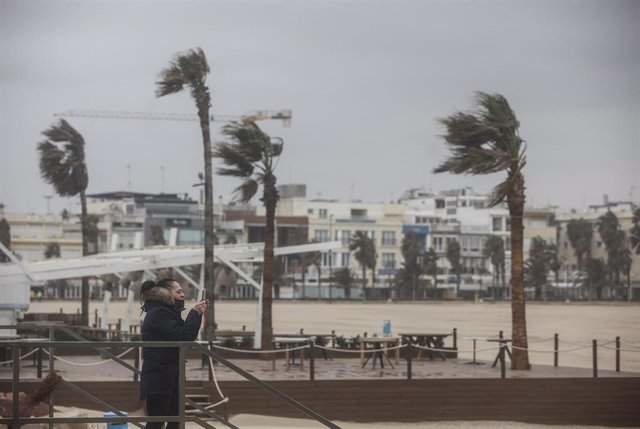 La borrasca Irene deja lluvias torrenciales y vientos huracanados en España