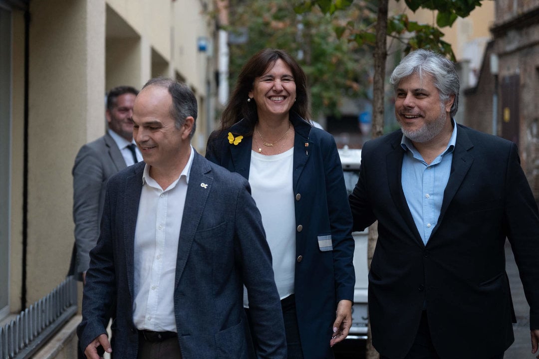 (I-D) La presidenta de Junts, Laura Borràs; el secretario general de Junts, Jordi Turull y el líder del partido en el Parlament, Albert Batet, en una foto de archivo.
