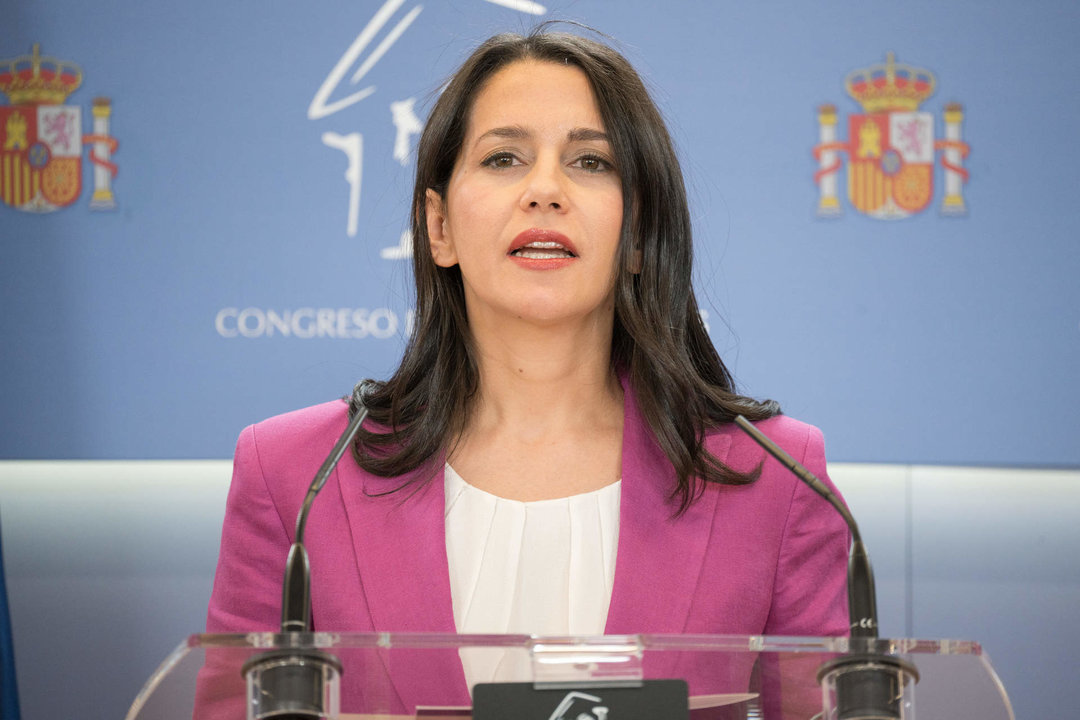 La exdiputada Inés Arrimadas, en una imagen de archivo durante una rueda de prensa en el Congreso de los Diputados cuando ejercía como portavoz de Ciudadanos (Foto:  Diego Radamés / Europa Press)