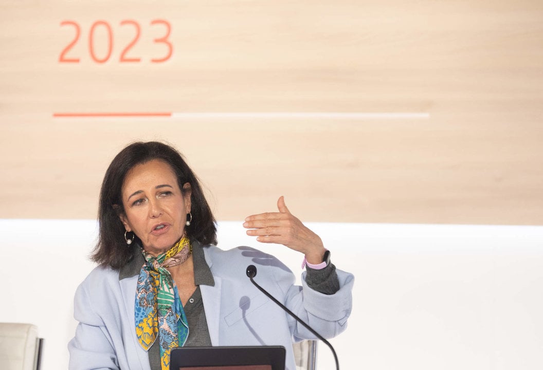 La presidenta del Banco Santander, Ana Botín, durante la presentación de los resultados del 2023.