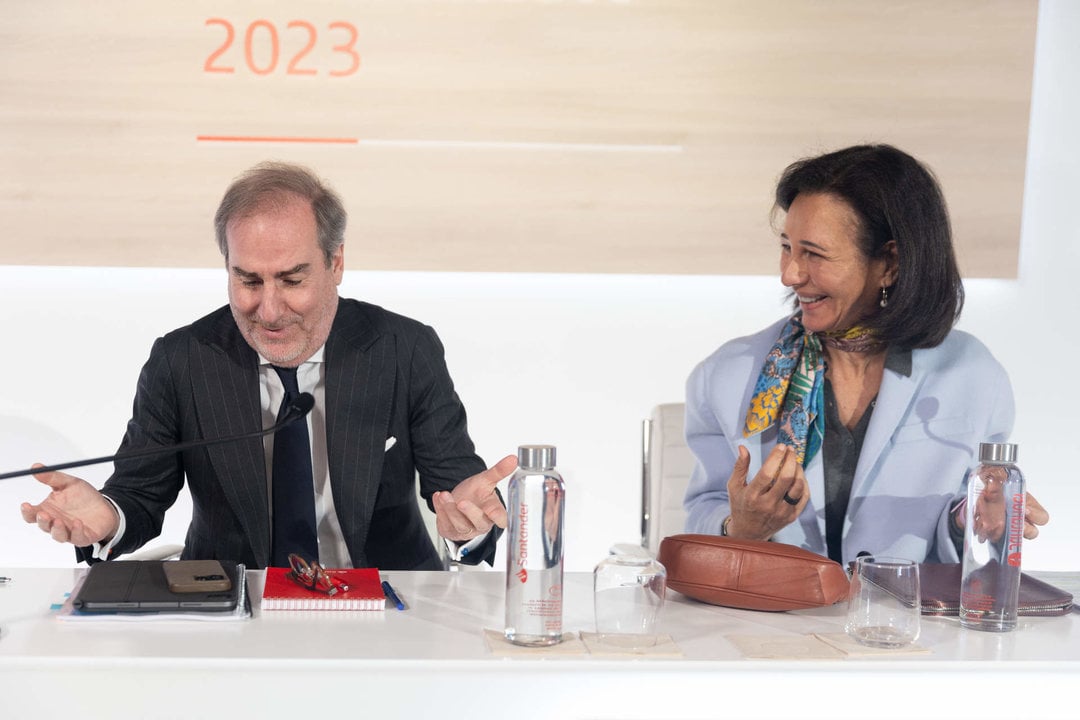 La presidenta del Banco Santander, Ana Botín, y el consejero delegado de la entidad financiera, Héctor Grisi, durante la presentación de los resultados del 2023 del Grupo Santander.