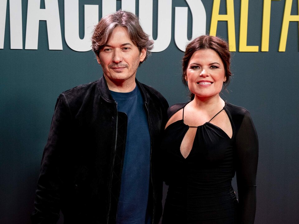 Alberto Caballero y Laura Caballero posan durante un photocall de Netflix.