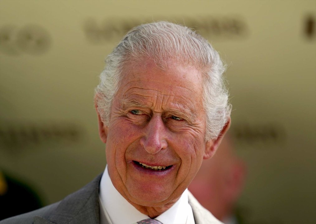 23 June 2023, United Kingdom, Ascot: King Charles III reacts during day four of Royal Ascot at Ascot Racecourse. Photo: David Davies/PA Wire/dpa
 Foto de ARCHIVO
