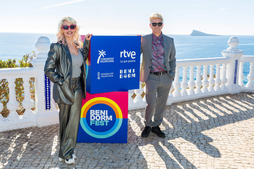 El grupo Nebulossa posa tras ganar el Benidorm Fest 2024, en el Mirador del Castillo, a 4 de febrero de 2024, en Benidorm, Alicante, Comunidad Valenciana.
