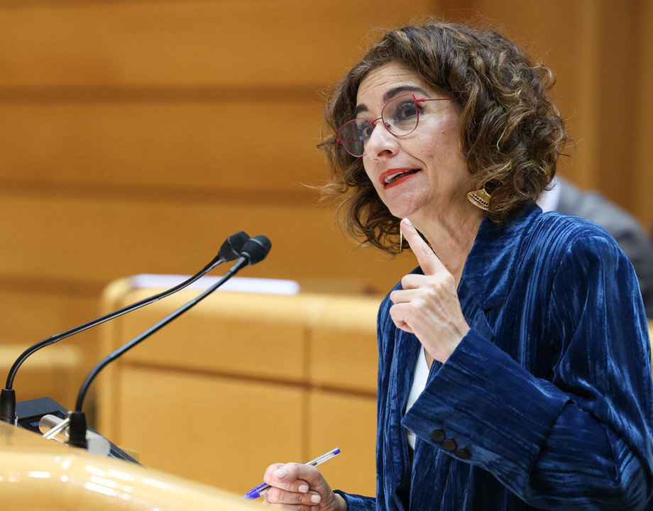 La vicepresidenta primera y ministra de Hacienda, María Jesús Montero, interviene durante una sesión plenaria en el Senado, a 7 de febrero de 2024, en Madrid.