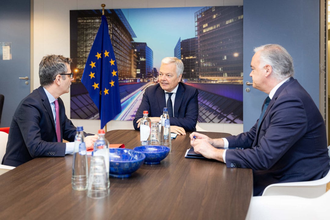 De izquierda a derecha. El ministro de Presidencia, Justicia y Relaciones con las Cortes, Félix Bolaños; el comisario de Justicia de la Unión Europea, Didier Reynders.