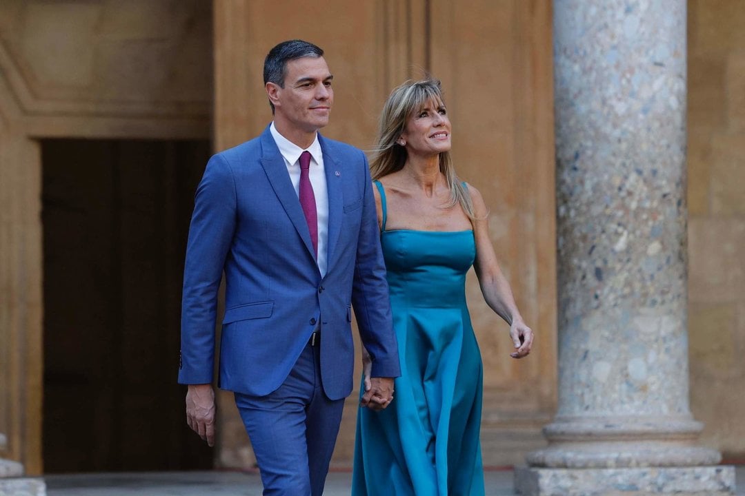 El presidente Pedro Sánchez, junto a su mujer, Begoña Gómez.