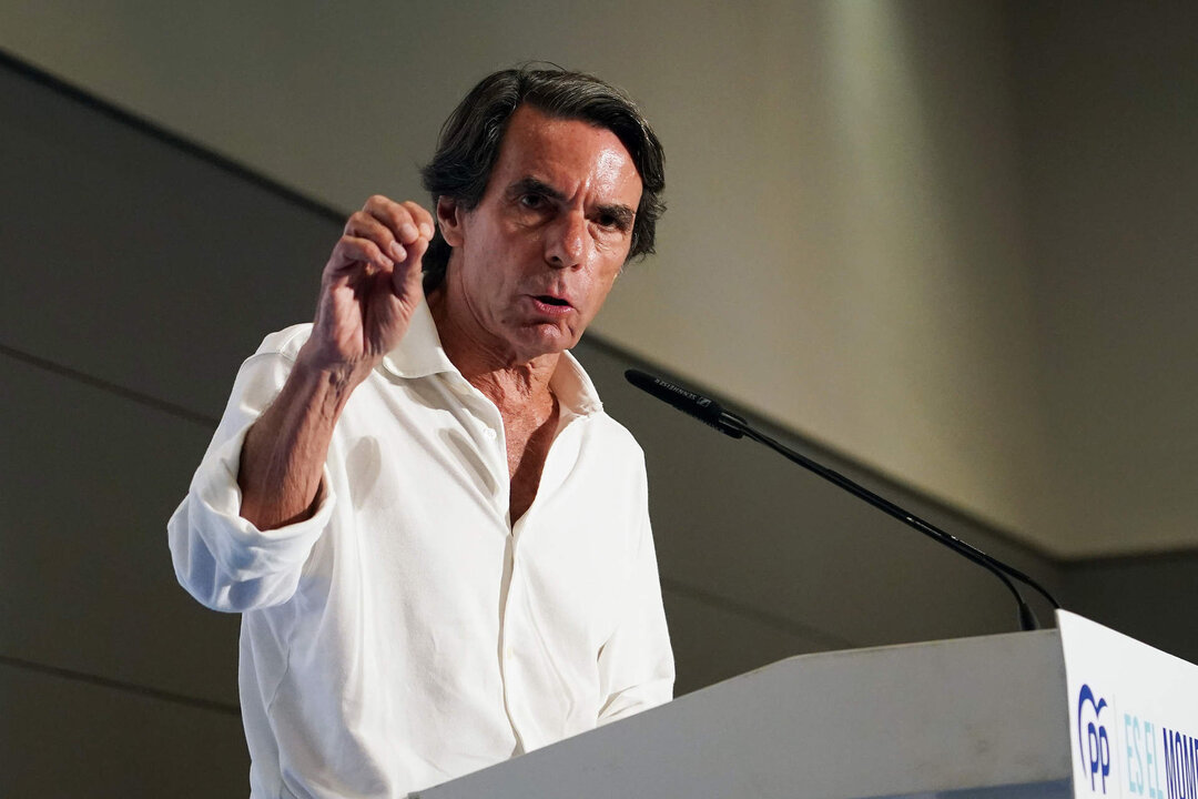 El expresidente del Gobierno, Jos&eacute; Mar&iacute;a Aznar, interviene durante un acto p&uacute;blico del PP en el Hotel NH-M&aacute;laga, a 8 de julio de 2023 en M&aacute;laga (Andaluc&iacute;a, Espa&ntilde;a). El expresidente del Gobierno Jos&eacute; Mar&iacute;a Aznar participa en un acto p&uacute;blico junto al coordinador general del PP y cabeza de lista al Congreso por M&aacute;laga, El&iacute;as Bendodo, de cara a las elecciones del 23J.