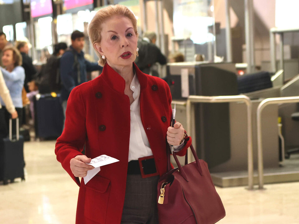 Carolina Herrera en el aeropuerto, a 22 de marzo de 2024, en Madrid (Espa&ntilde;a).
FAMOSOS;AEROPUERTO;DISE&Ntilde;ADORA
Jos&eacute; Ruiz / Europa Press
22/3/2024