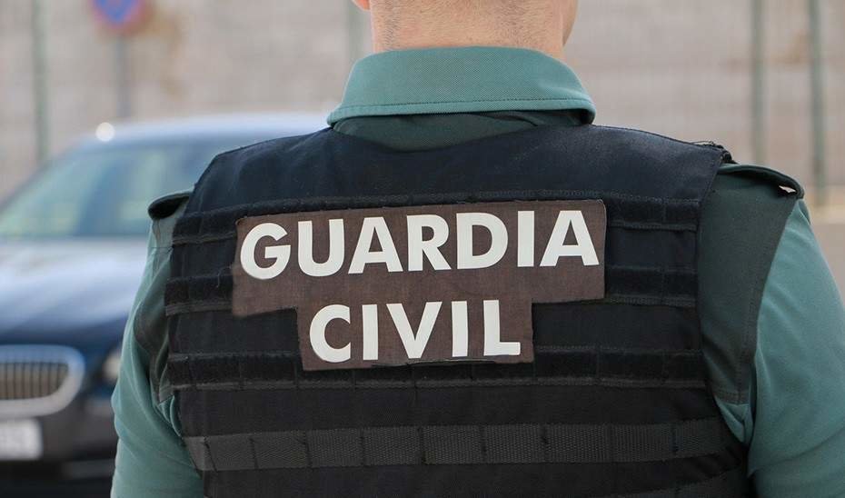Un agente de la Guardia Civil, de espalda.
GUARDIA CIVIL
18/11/2022
