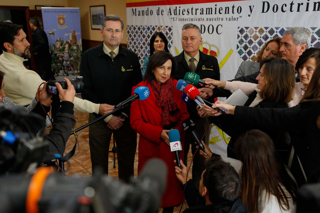 Margarita Robles visita el Mando de Adiestramiento y Doctrina del Ejército de Tierra, en Granada (Foto: Álex Cámara / Europa Press).