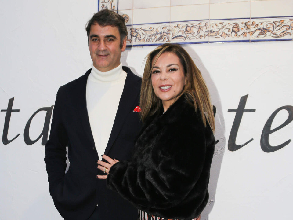 Jesul&iacute;n de Ubrique y Mar&iacute;a Jos&eacute; Campanario posan para la prensa a 13 de Enero de 2024 en Arcos de Frontera, C&aacute;diz (Espa&ntilde;a).
FIESTA;CUMPLEA&Ntilde;OS;RESTAURANTE
Leandro Wassaul / Europa Press
(Foto de ARCHIVO)
14/1/2024