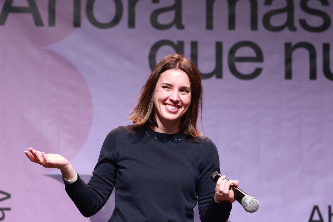 La exministra de Igualdad, Irene Montero, interviene en un acto público como aspirante a liderar la candidatura de Podemos a las elecciones europeas (Foto: Rocío Ruz / Europa Press)