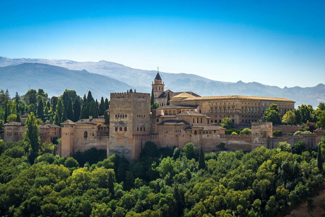 5 razones por las que visitar y dormir en Granada