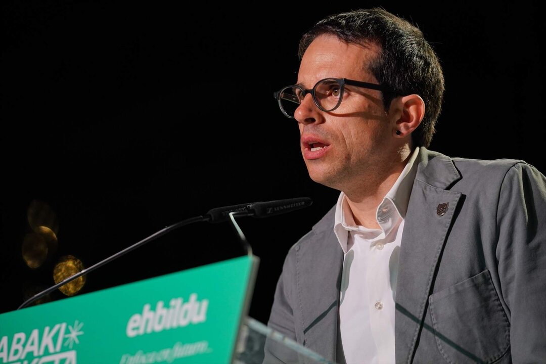 El candidato a lehendakari, Pello Otxandiano, interviene durante el inicio de la campa&ntilde;a electoral de EH Bildu. (Foto:I&ntilde;aki Berasaluce / Europa Press)