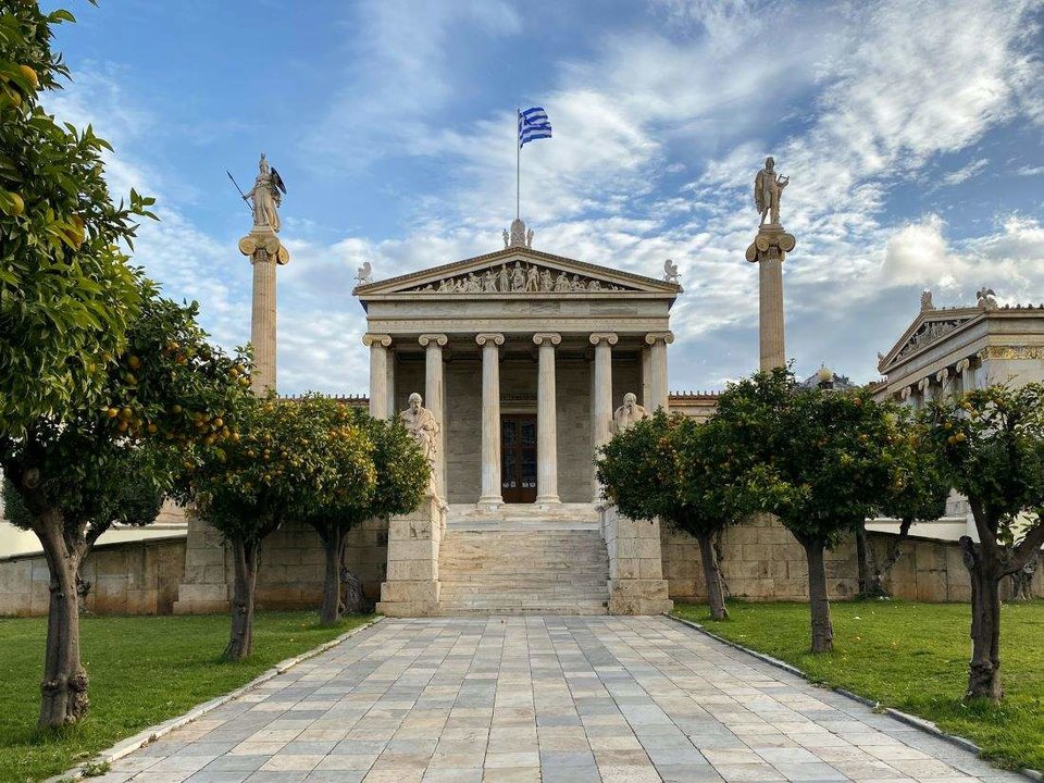 Descubre los 5 templos y monumentos más emblemáticos de Atenas